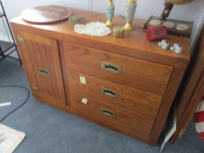WOOD CHEST 