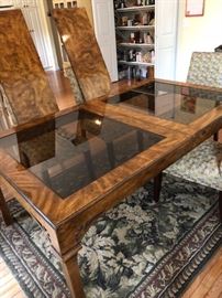 Absolutely gorgeous dining room table w/2 leaves & 4 chairs