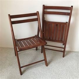Apple Vintage Wooden Folding Chairs