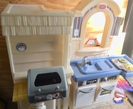 Child’s kitchen play set