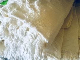 White twin bed bedspreads