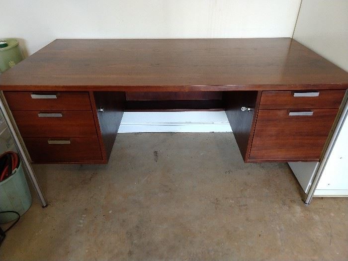 Very nice vintage 5-Drawer Teak Desk, by Art Woodwork Ltd, Montreal, Designed by Jacques S. Guillon, Alumna Series.