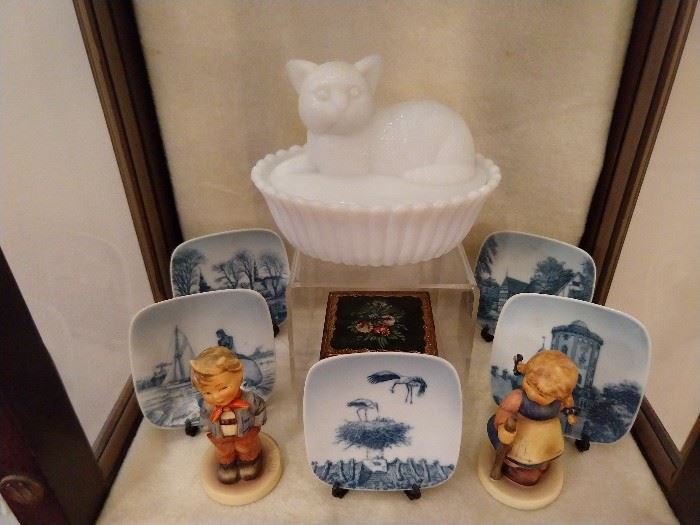 Milk glass puss puss, pair of flirty Hummels and miniature blue/white porcelain plates, from Denmark.