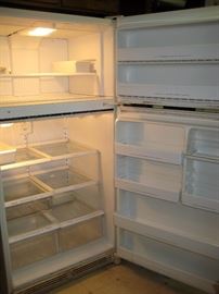 Amana refrigerator super clean. 