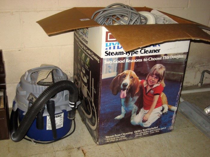 Carpet steam cleaner with all the accessories. 