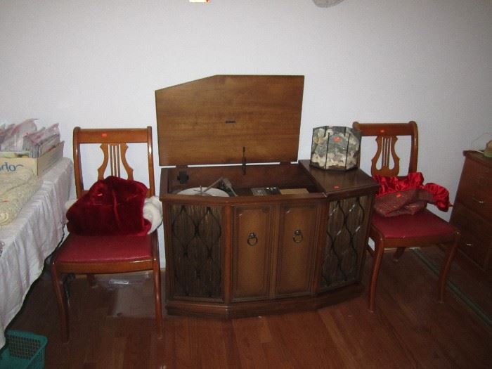Stereo cabinet, 2 harp chairs