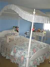 Double canopy bed