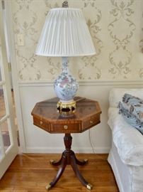 Ethan Allen side table with inlay