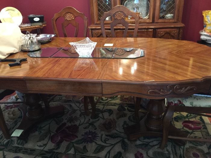 PEDESTAL BASE DINING TABLE WITH SIX CHAIRS