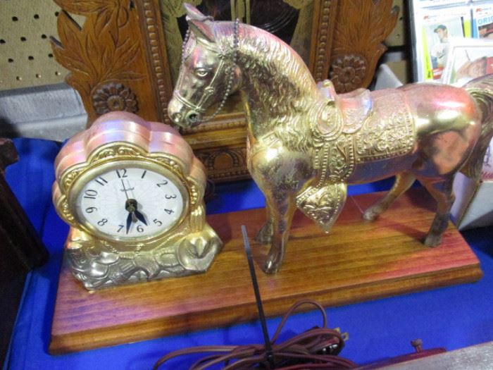 United Horse clock