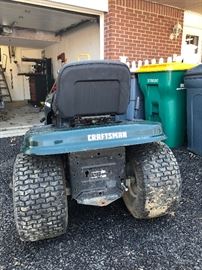 Craftman LT1000 Riding Lawnmower          https://www.ctbids.com/#!/description/share/17343