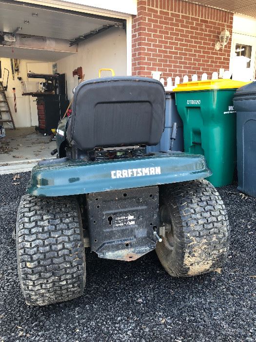 Craftman LT1000 Riding Lawnmower          https://www.ctbids.com/#!/description/share/17343
