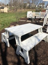 Patio picnic table        https://www.ctbids.com/#!/description/share/17345