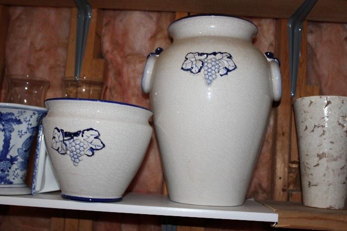 Grape motif pottery