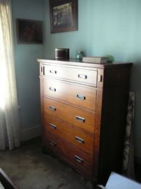 Chest to bedroom set
