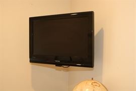Flat Screen TV and Wall Mount