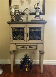 Wine cabinet 