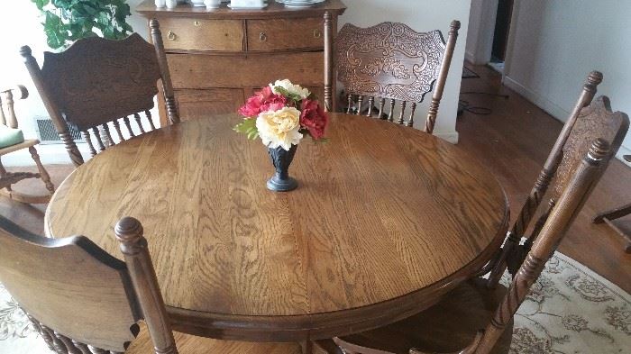 Oak pedestal table with lions claw feet  has 1 leaf and 4 pressback chairs