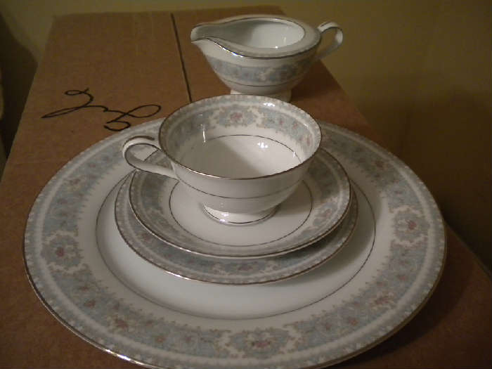 Noritake Cornwall china, various pieces and place setting available