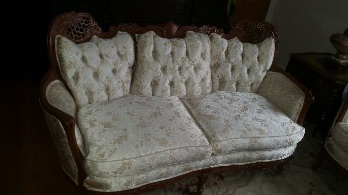 Love seat - clean and comfortable !