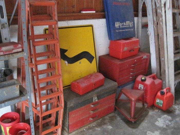 ladders & tool boxes