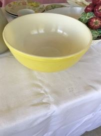 Perfect Big Yellow Original Pyrex