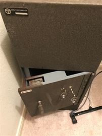 Great Drop Safe with Keys