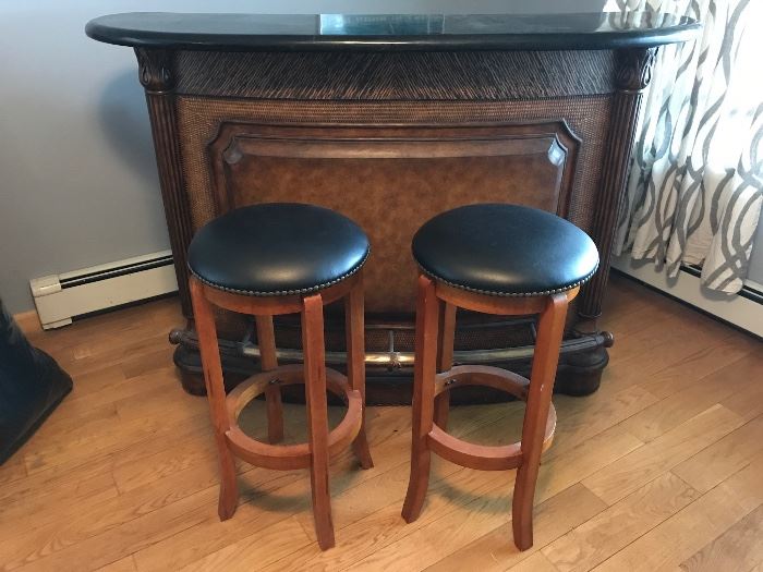 bar w/2 stools