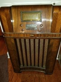 Early Knight console radio