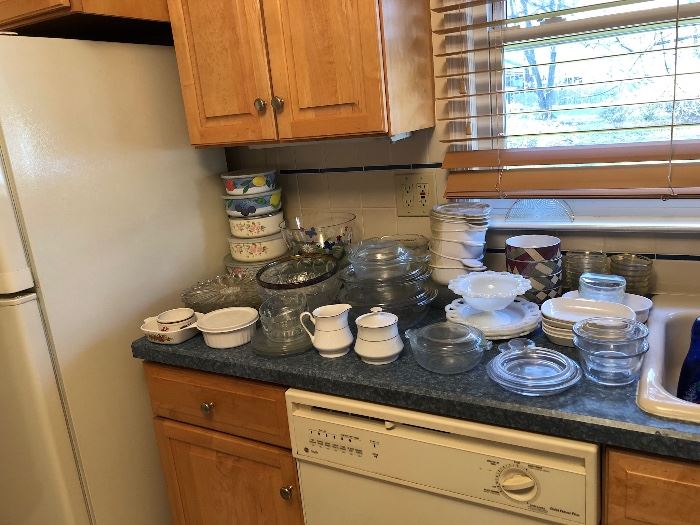 Glass dishes, ceramic, mugs, glassware