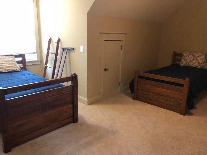 TWIN BEDS OR BUNK WITH A DESK! 