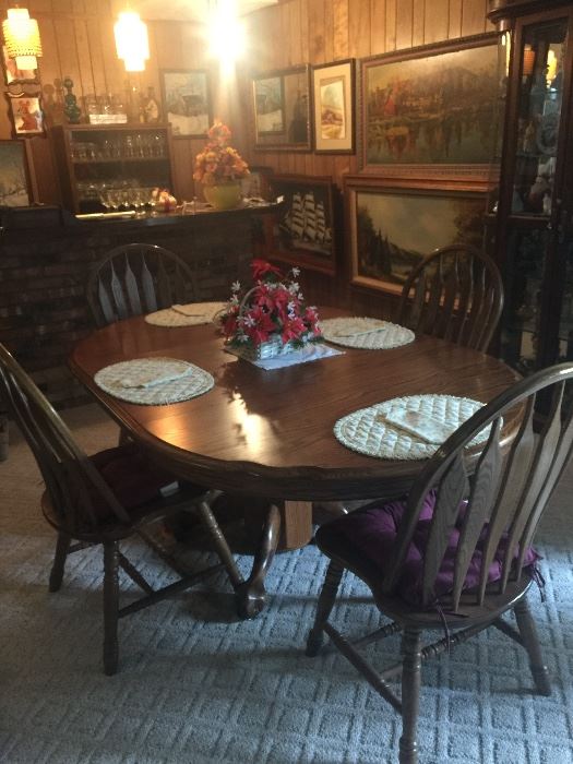 Oak dinning room table with 4 chairs