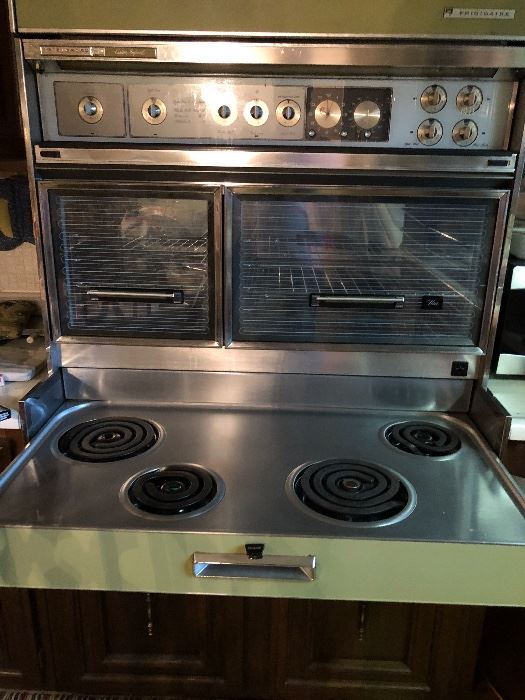 1964 Frigidaire Flair Stove, in excellent condition.
