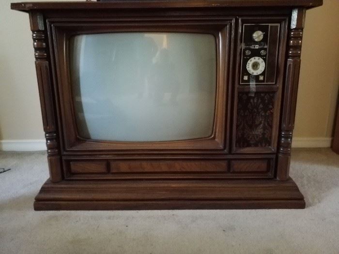 Vintage Curtis Mathis TV console