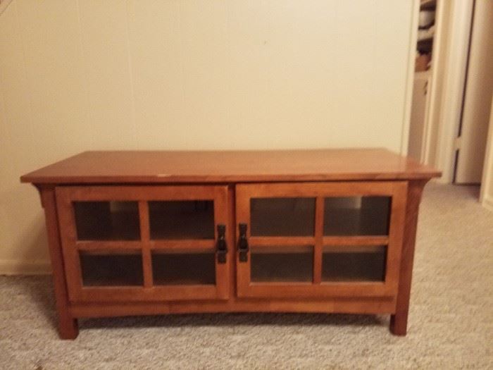 Coffee table/tv stand with shelves