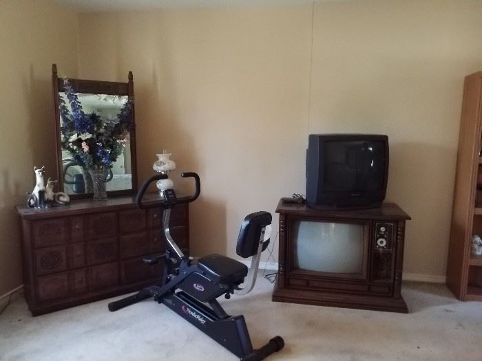 Dresser with mirror, rowing exerciser, Siamese Cats TV Lamp