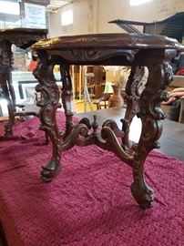 Great wood working o. This amazing end table. 