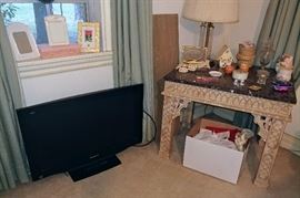 flat screen tv french provincial style table