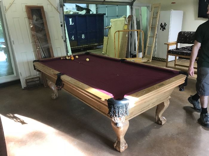 Connelly 8’ pool table 