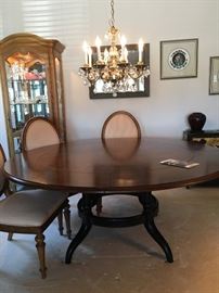 Table with extension leaves