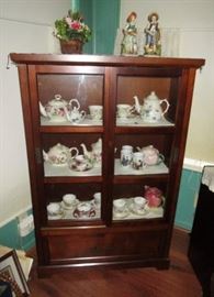 Display cabinet, porcelain collectibles