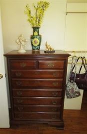 Chest of drawers, bedroom set