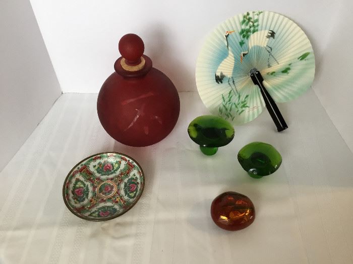 Japanese Fan & Decorative Glass Pieces https://www.ctbids.com/#!/description/share/16110