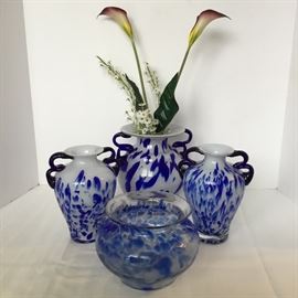 Blue & White Glass Vases        https://www.ctbids.com/#!/description/share/16108