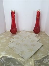 Glass Decorative Red Vases, Tablecloth & Napkins https://www.ctbids.com/#!/description/share/16349