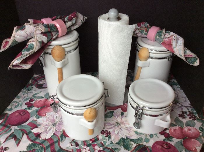 4 Canisters, Table Cloth, Napkins, Paper Towel Holder https://www.ctbids.com/#!/description/share/16556