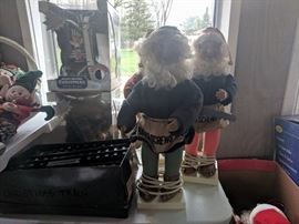 Handy Andy animated Christmas elves