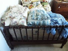 Queen bed and Linens