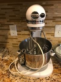 Has meat grinder attachment as  well! Looks hardly used 