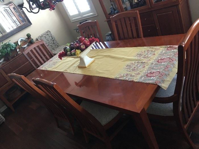 Thomasville Mission Style Dining Room Table w/6 chairs & 2 table leaves